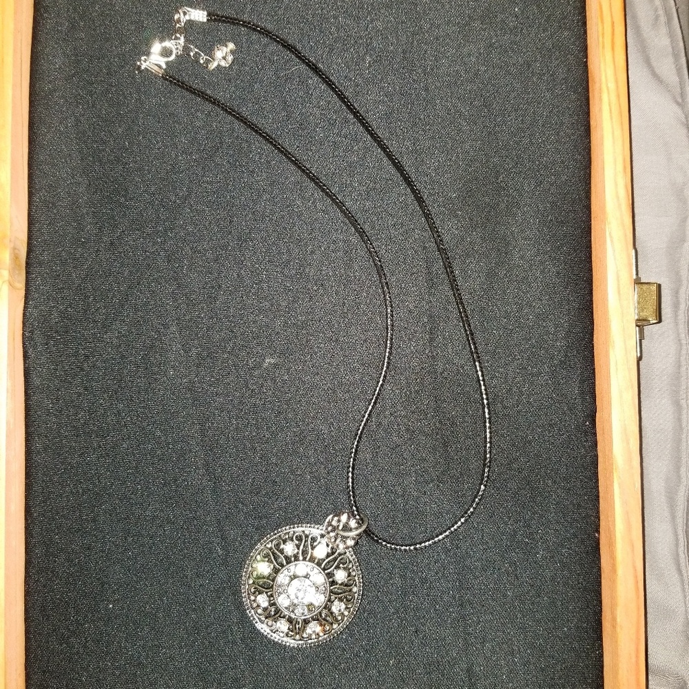 Necklace - Picture 3 of 8